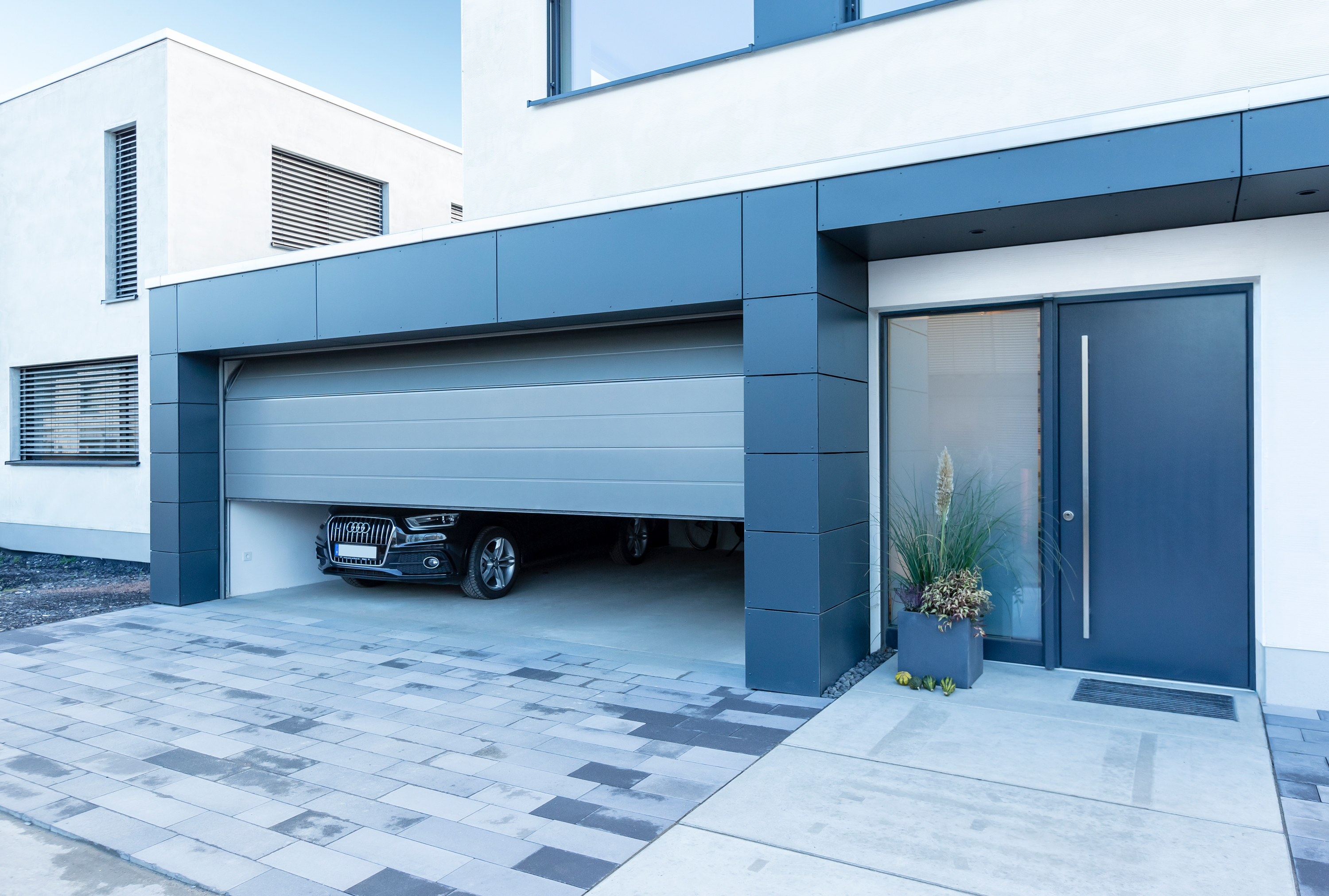 Installation de porte de garage à Hannut par Manu Potvin